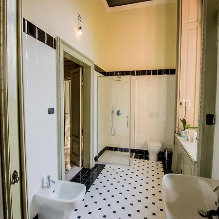 فيلة Confalonieri مانديلو ديل لاريو