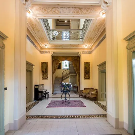 Confalonieri مانديلو ديل لاريو